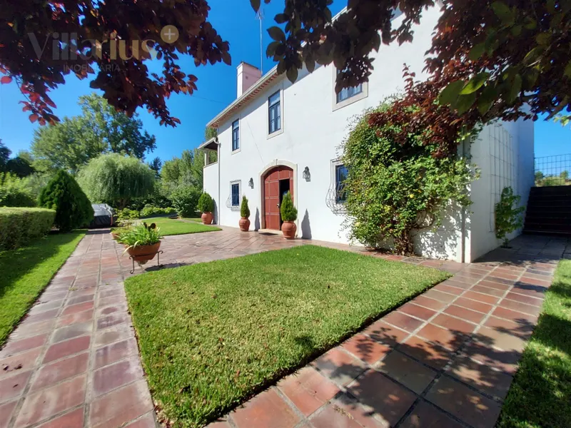 4 bedroom manor house with land between Tomar and Fátima