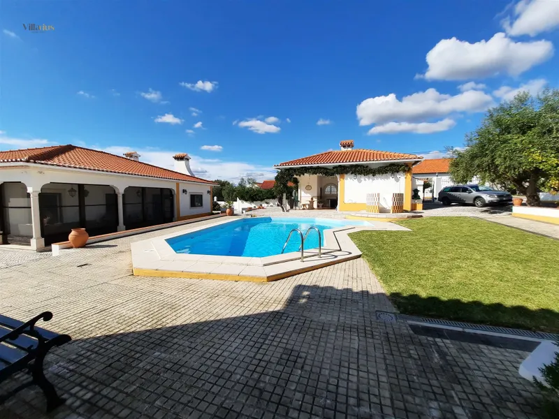Moradia Térrea com Piscina e Terreno em São Pedro de Tomar | Villarius