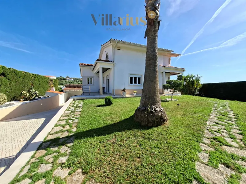 Moradia V3+1 com Piscina, Jardim Privativo e Churrasqueira