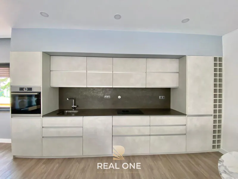 Nouveau - Villa de 3 chambres avec garage, piscine, moderne et sophistiquée