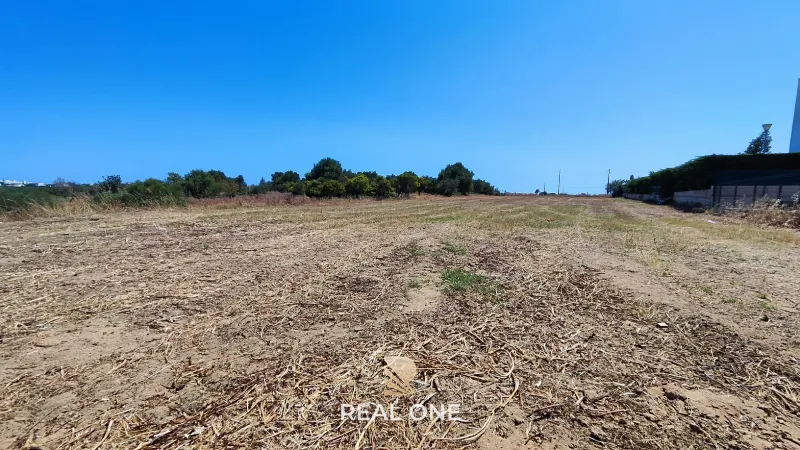 Terreno com Comunicação Prévia para Construção de 5 Moradias