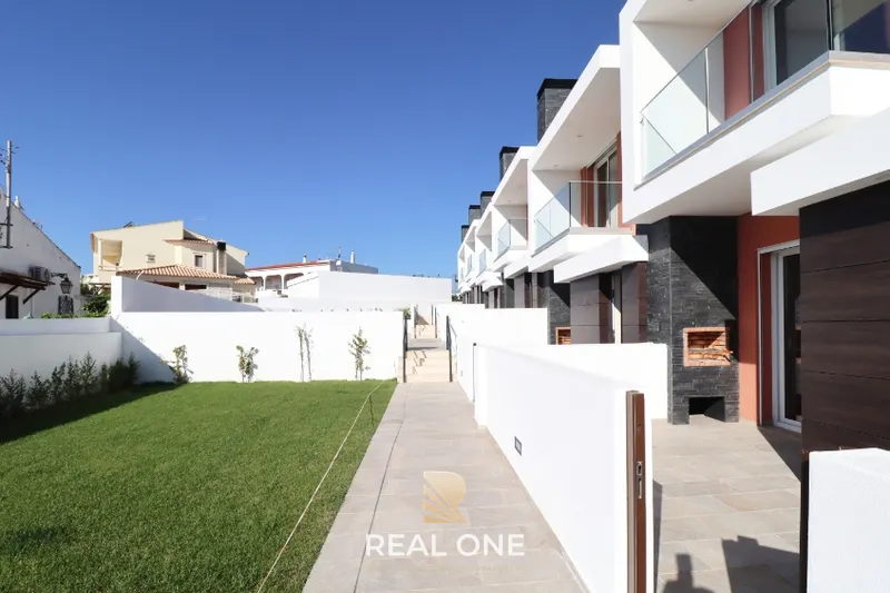 Moradia Nova com 3 quartos em Condomínio com Piscina – Albufeira