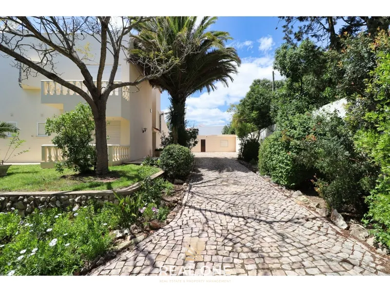 Villa privada con parcela de 1.515 m2 a pocos minutos andando de la playa