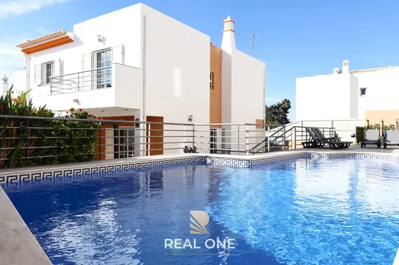 Moradia V3+1 Com Piscina e Garagem