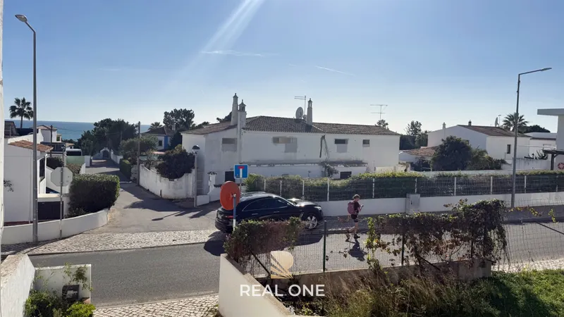 Terre avec ruines à Olhos de Agua