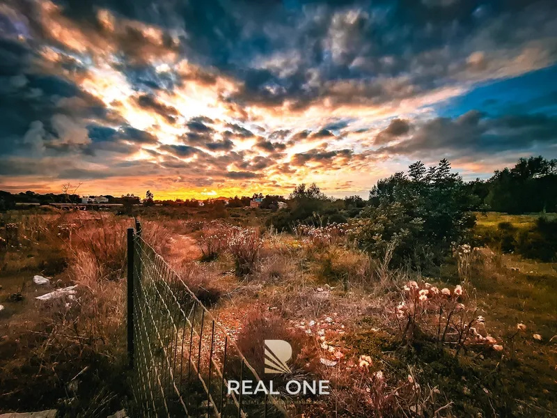 Terreno Misto com projeto aprovado para armazém - 1.100 m2