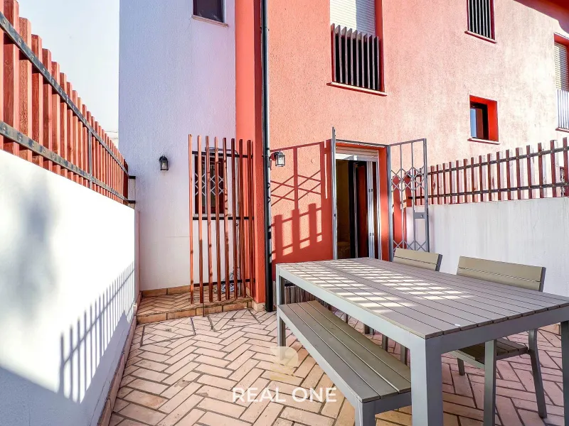 Vilamoura - T1+1 com garagem e jardim Privativo a 200m da Marina