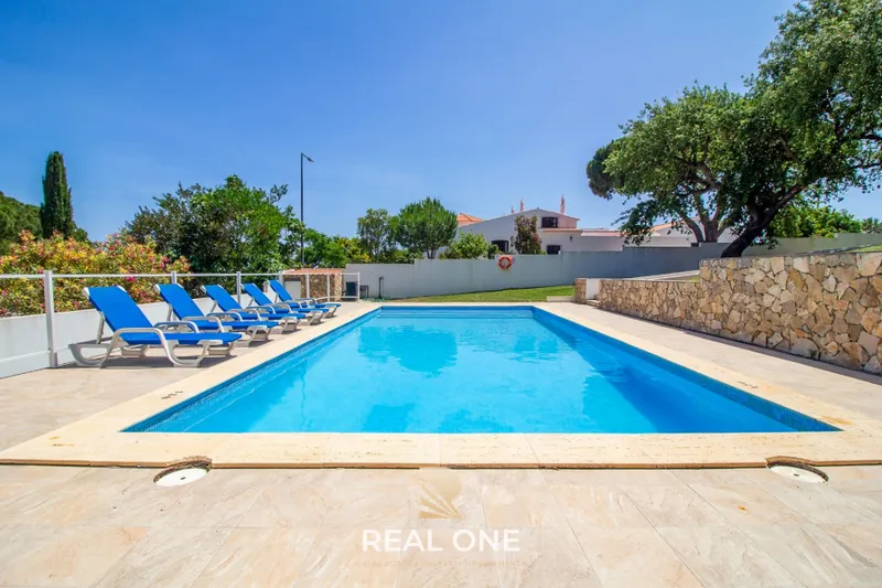 Villa Privada V4 em Lote de 1.404 m² – Vale Navio, Albufeira