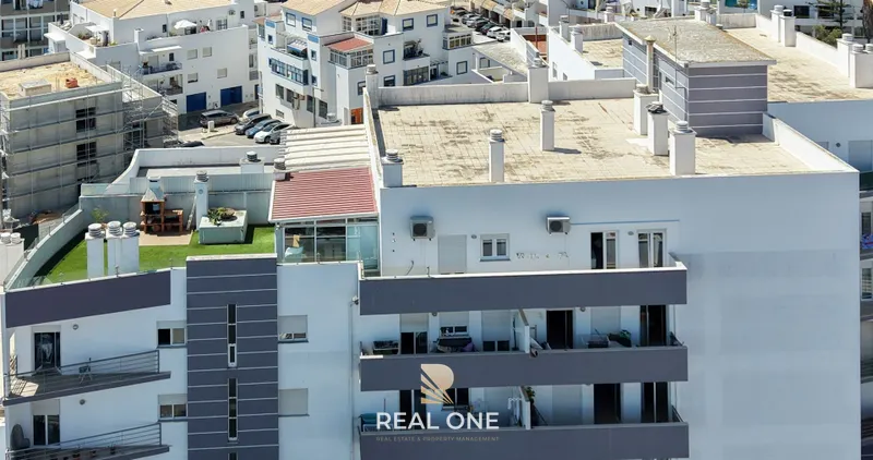 Apartamento T3 com vista mar e terraço