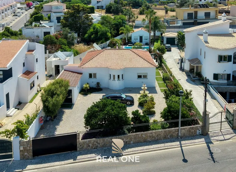 Villa privada com 900 m2 de lote perto da praia