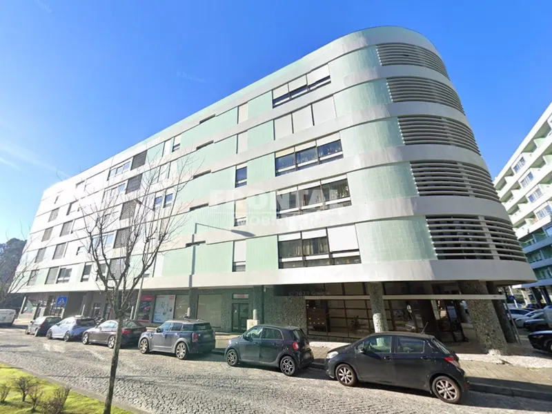 Lugar de Garagem ao São João