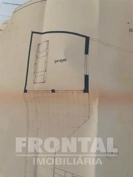 Garagem Box Fechada para Arrendamento em Rio Tinto – Disponível de Imediato