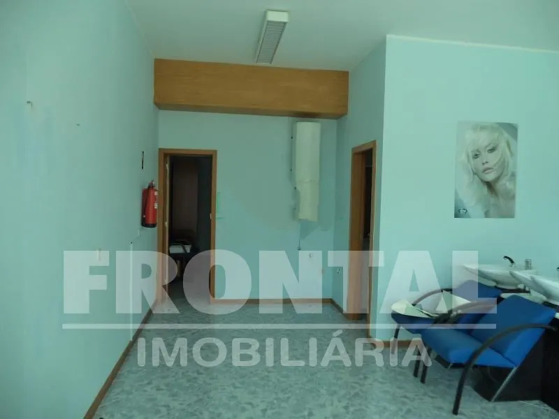 Loja com Garagem à Venda em São Romão do Coronado!